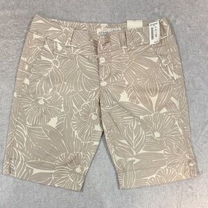 AEROPOSTALE •  Vintage Floral Beige Bermuda Shorts NWT Size 3/4